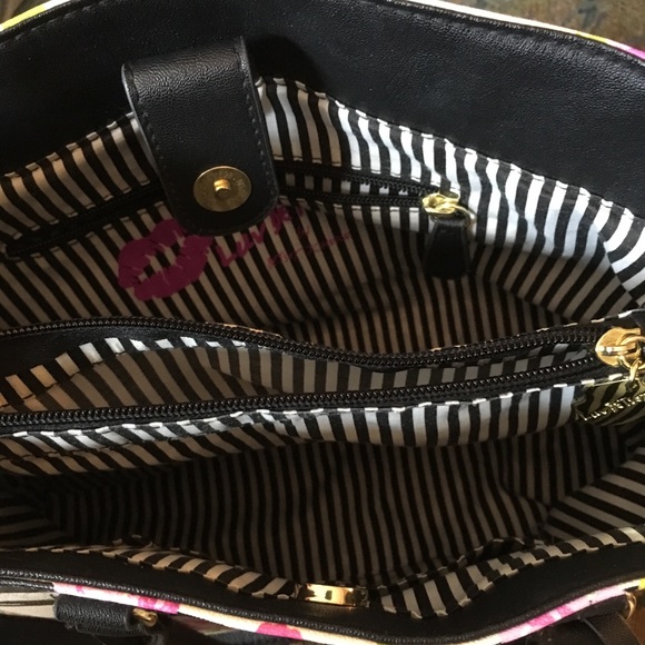 Betsey Johnson purse/crossbody bag - Picture 7 of 8